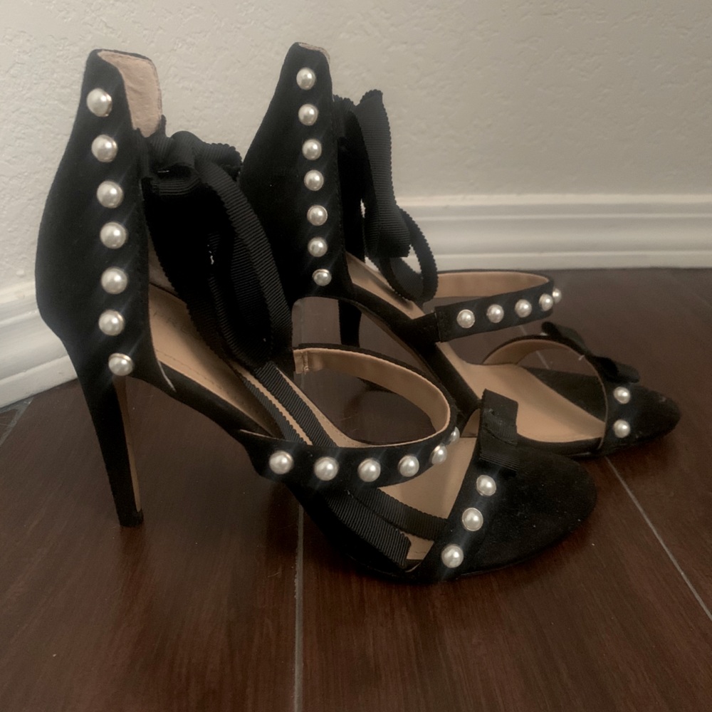 Black heals with pearl detail